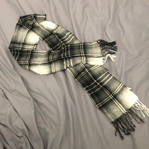 Plaid scarf b&w